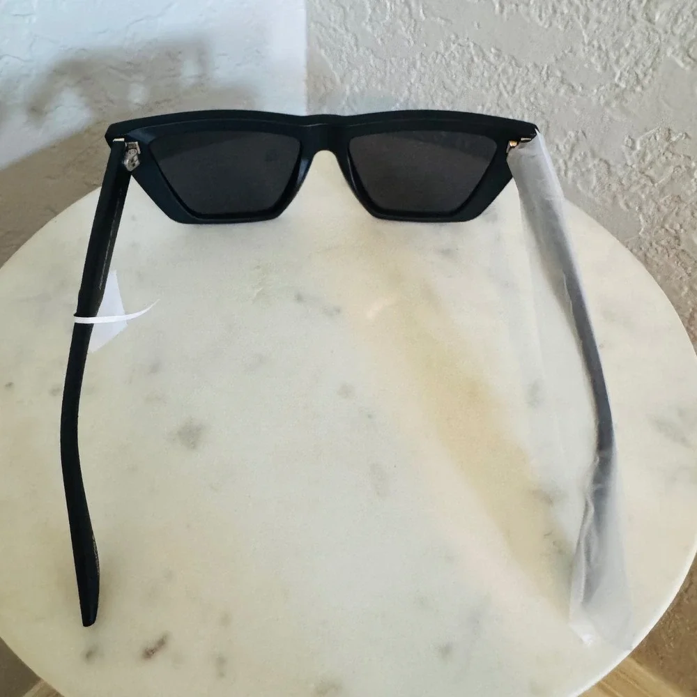 DIFF Eyewear Vinona Sunglasses, 100% UV protection, Black, Retro‎ Chic, NWT